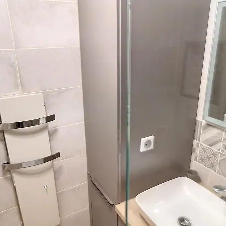 Cocon De 40m² Pour 5 Personnes Avec 2 A Les Menuires, Acces Direct Aux Pistes Et Balcon Sud - Fr-1-178-379 *