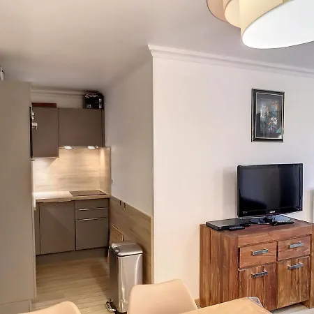 Cocon De 40m² Pour 5 Personnes Avec 2 A Les Menuires, Acces Direct Aux Pistes Et Balcon Sud - Fr-1-178-379 Apartment *